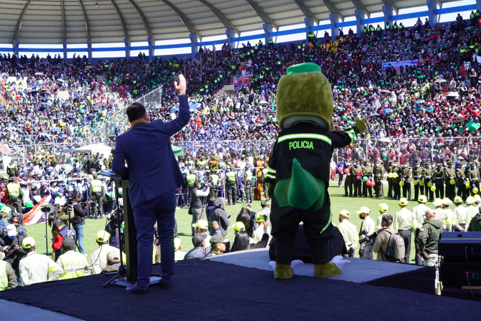 DinoFest: Efectivos policiales y estudiantes se unen para prevenir delitos en El Alto