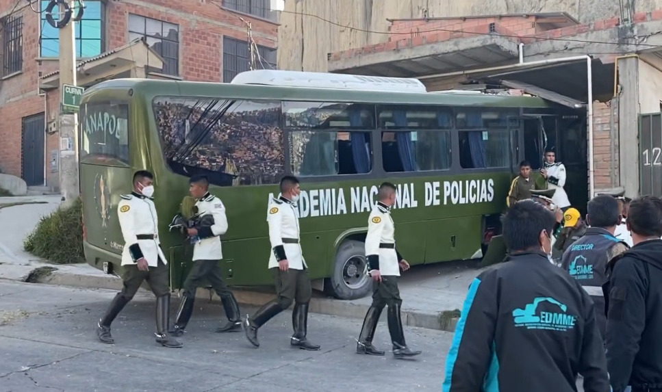 Reportan accidente de bus que trasladaba cadetes de la Policía (amplìa)