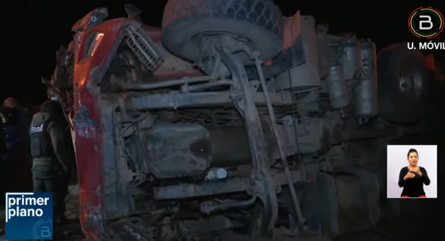 Cisterna se precipita de la Autopista a la avenida Naciones Unidas y deja cuatro heridos 