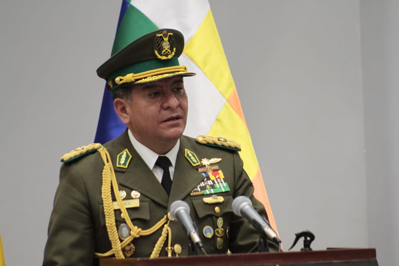 Presidente posesiona a nuevo Alto Mando Policial y pide trabajar por la transformación institucional
