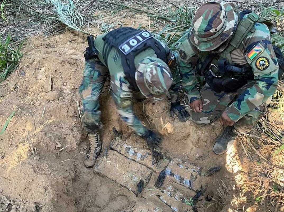 Felcn interviene pista clandestina y secuestra 225,2 kilos de cocaína en Beni