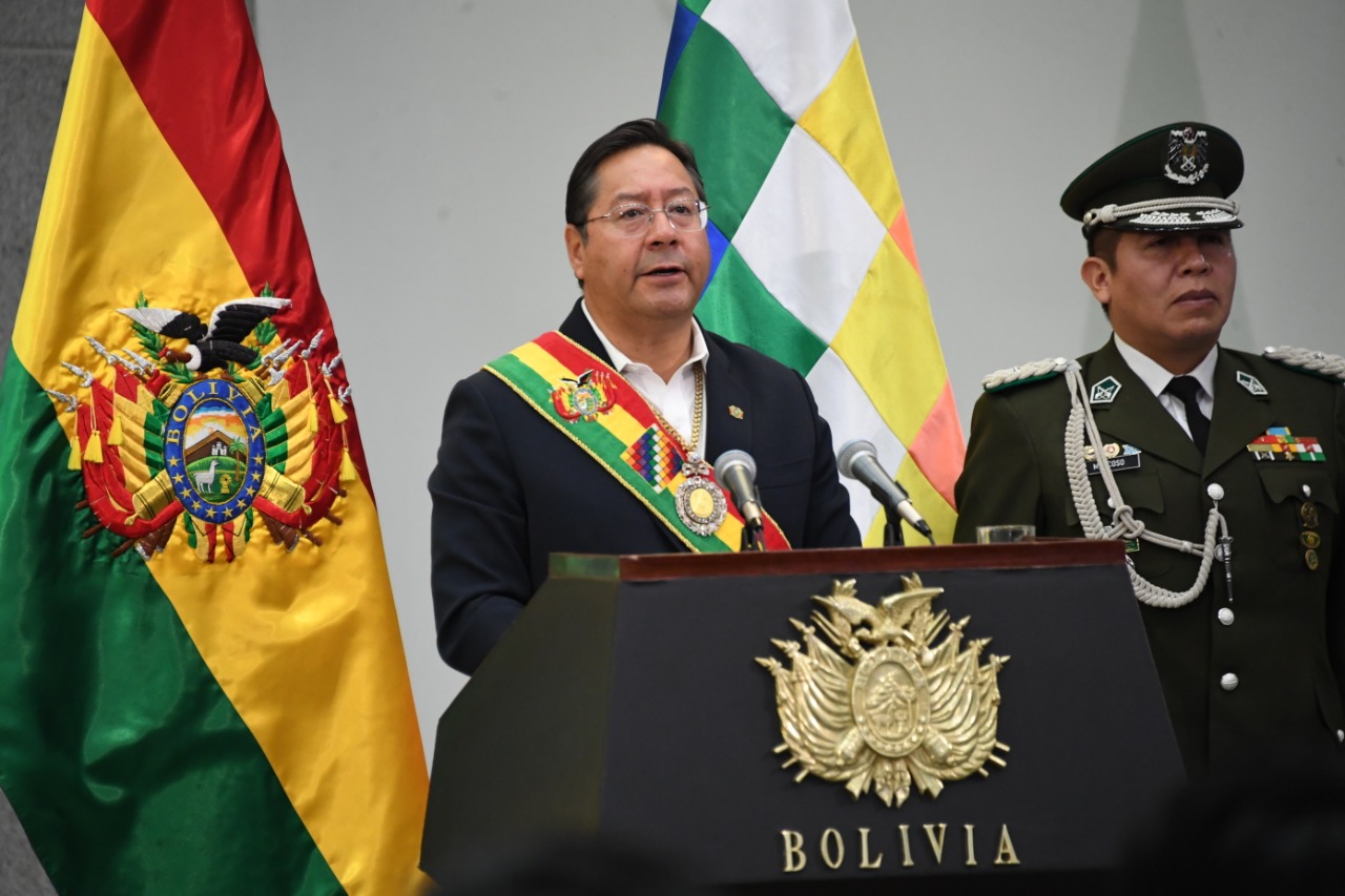 Los indicadores constatan la reconstrucción y estabilidad de la economía boliviana en un contexto internacional que “agobia al planeta”, afirma Arce