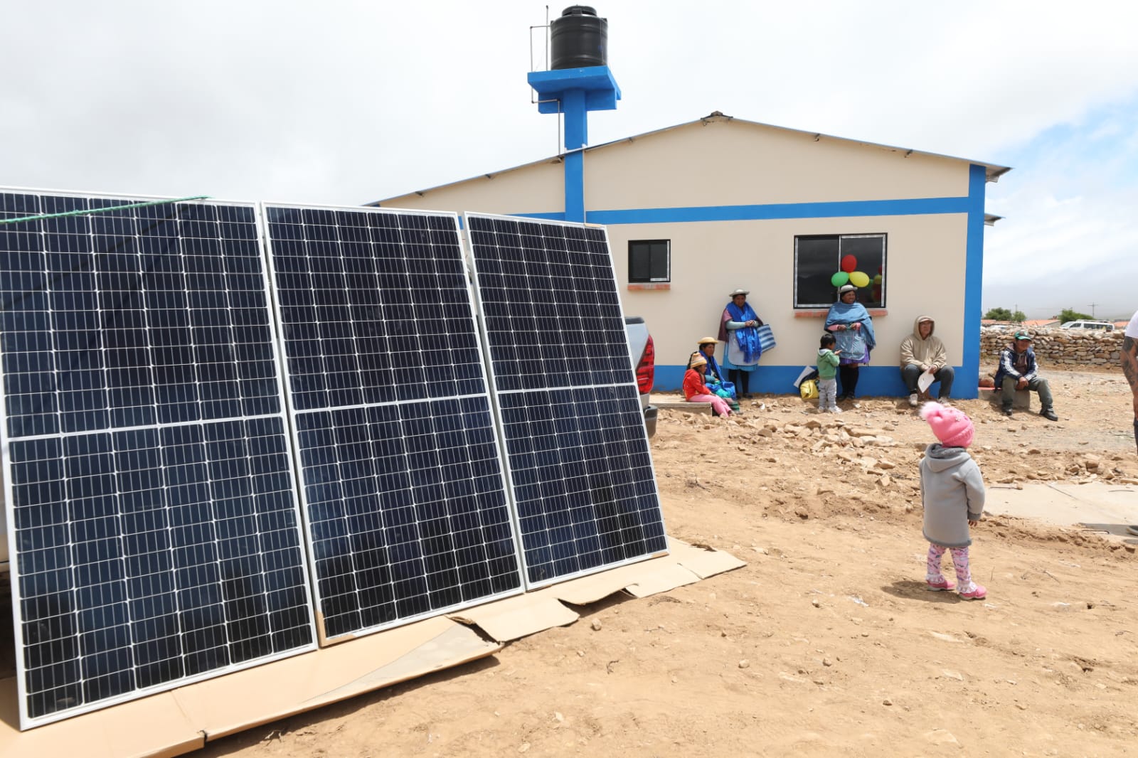 Presidente entrega 70 viviendas por Bs 4,8 millones y sistemas fotovoltaicos en El Puente y Padcaya (amplia)