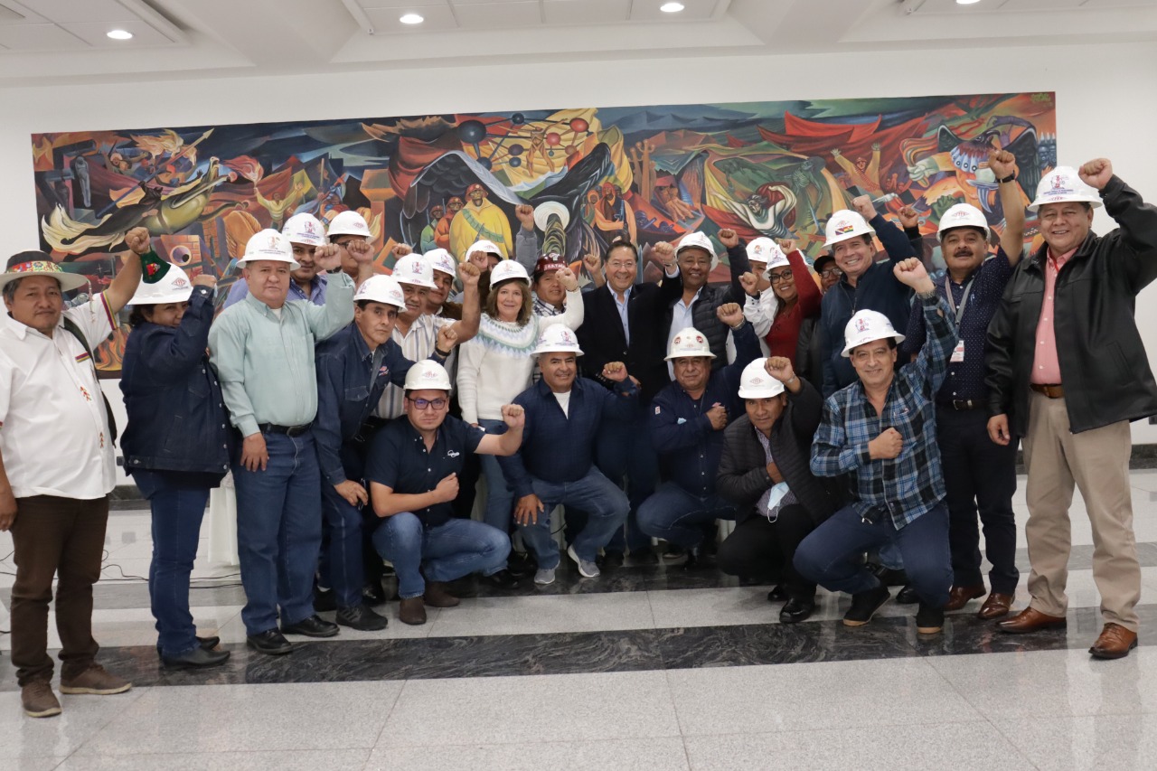 Presidente asegura que la reconstrucción económica avanza y anuncia fortalecer el sector hidrocarburífero