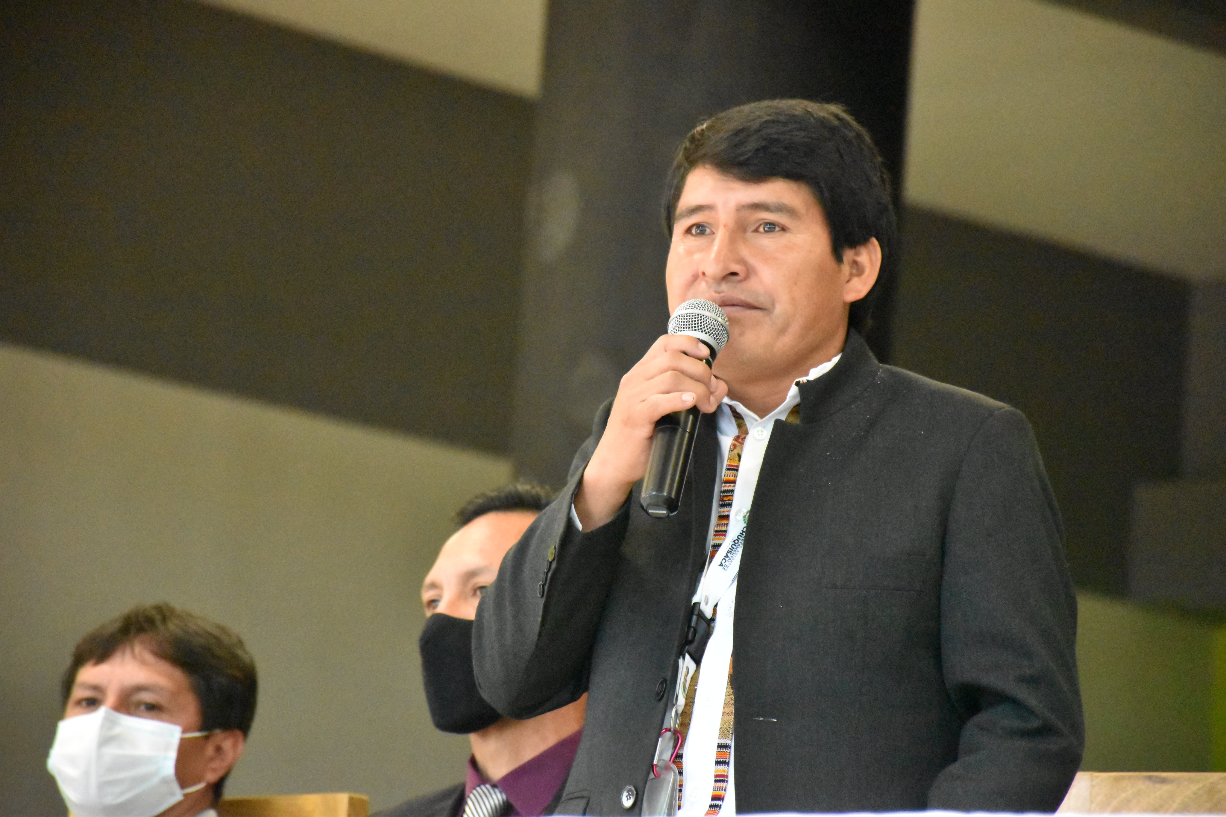 Gobernador Condori sugiere a Camacho dejar el discurso político y optar por defenderse en la Justicia