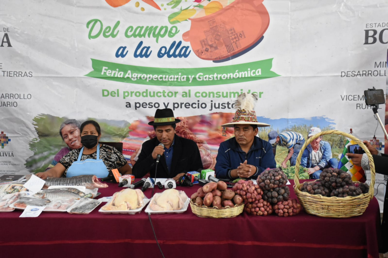 El sábado se realiza en La Paz la feria del “Campo a la Olla”, se ofrece carne de pollo, pescado, papa y otros productos 