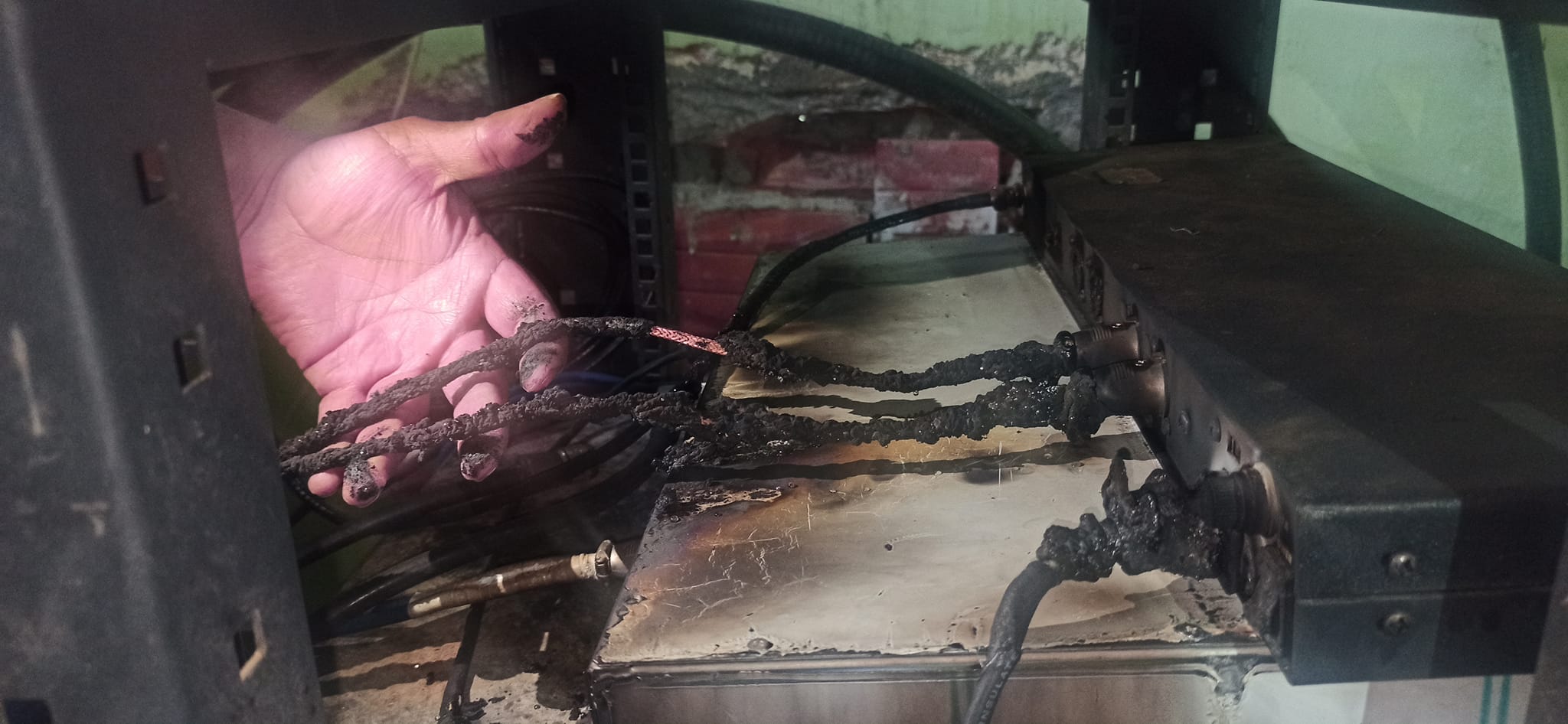 Denuncian destrozos en plantas de transmisión de dos emisoras yungueñas en La Paz