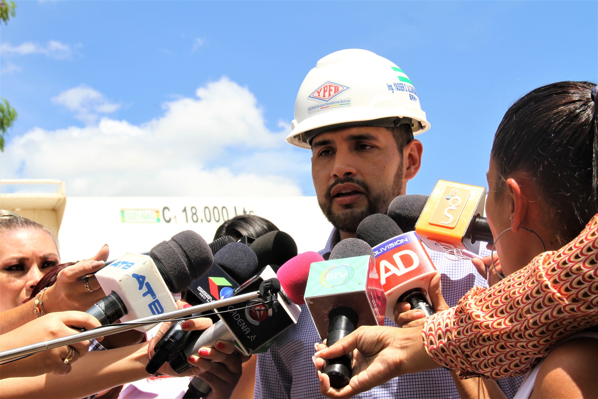 YPFB y la ANH garantizan normal abastecimiento de combustibles en La Paz, Santa Cruz y el resto del país y exhortan a evitar filas