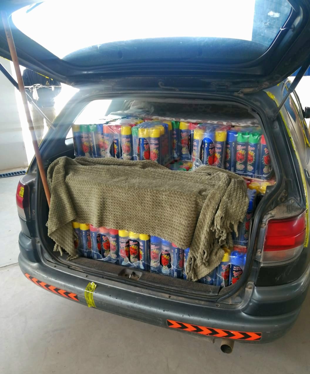 Aduana comisa nueve toneladas de cigarrillos y espumas carnavaleras ilegales en un día