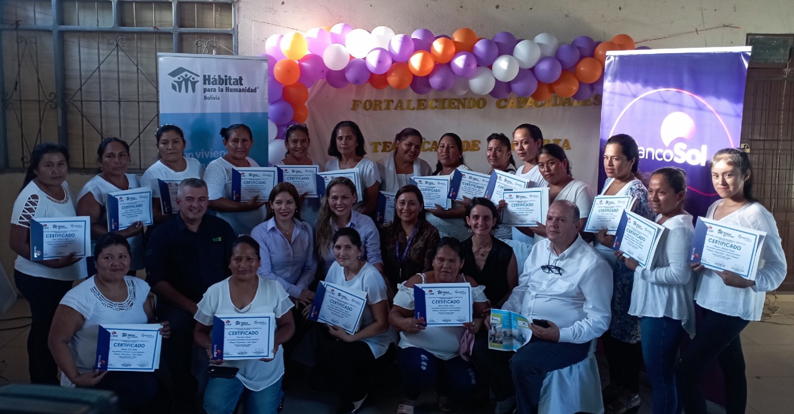 Empoderamiento económico: BancoSol brinda oportunidades de empleo en plomería a 43 mujeres