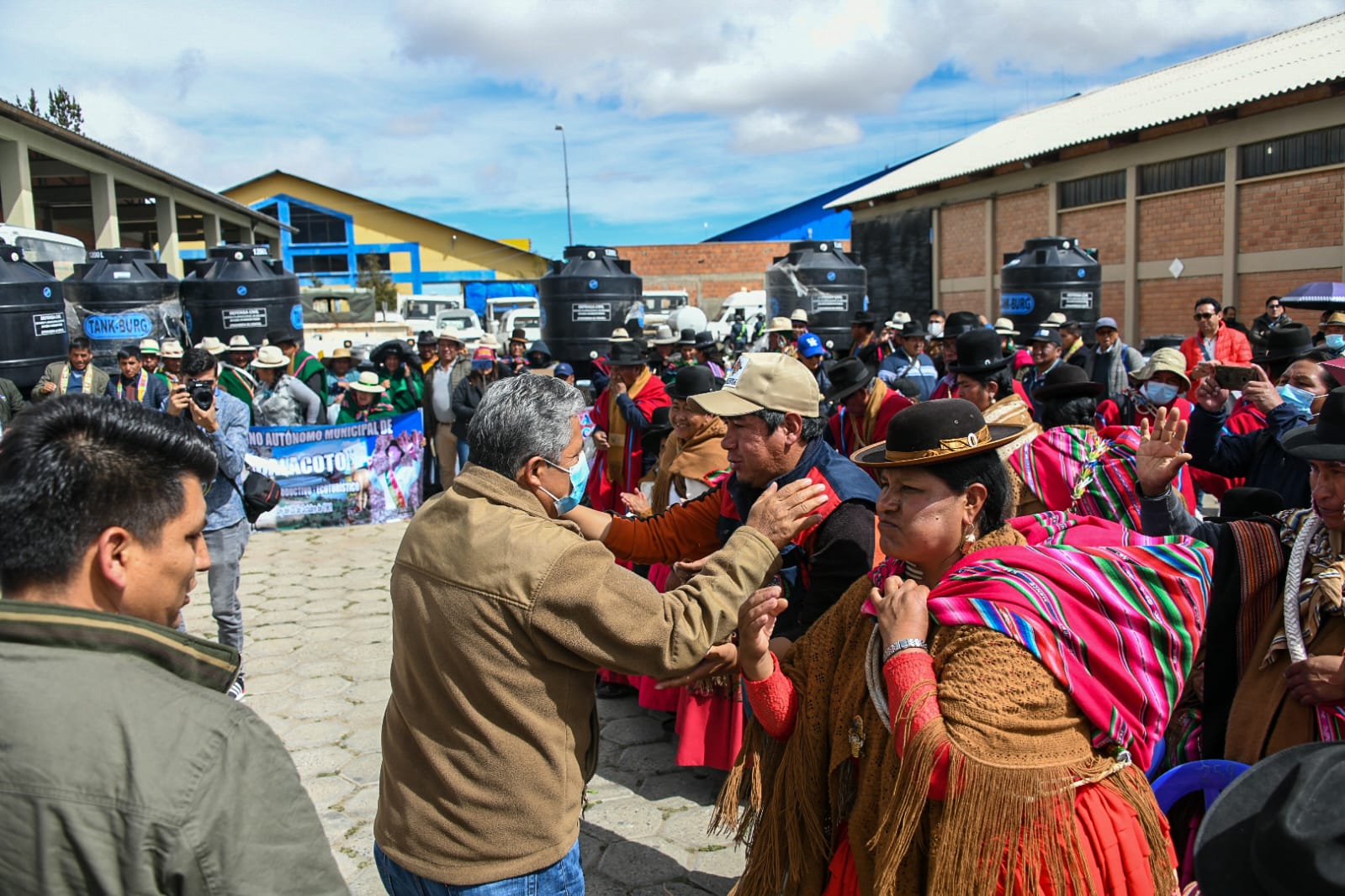 Gobierno entrega ayuda a 18 municipios golpeados por la sequía en La Paz