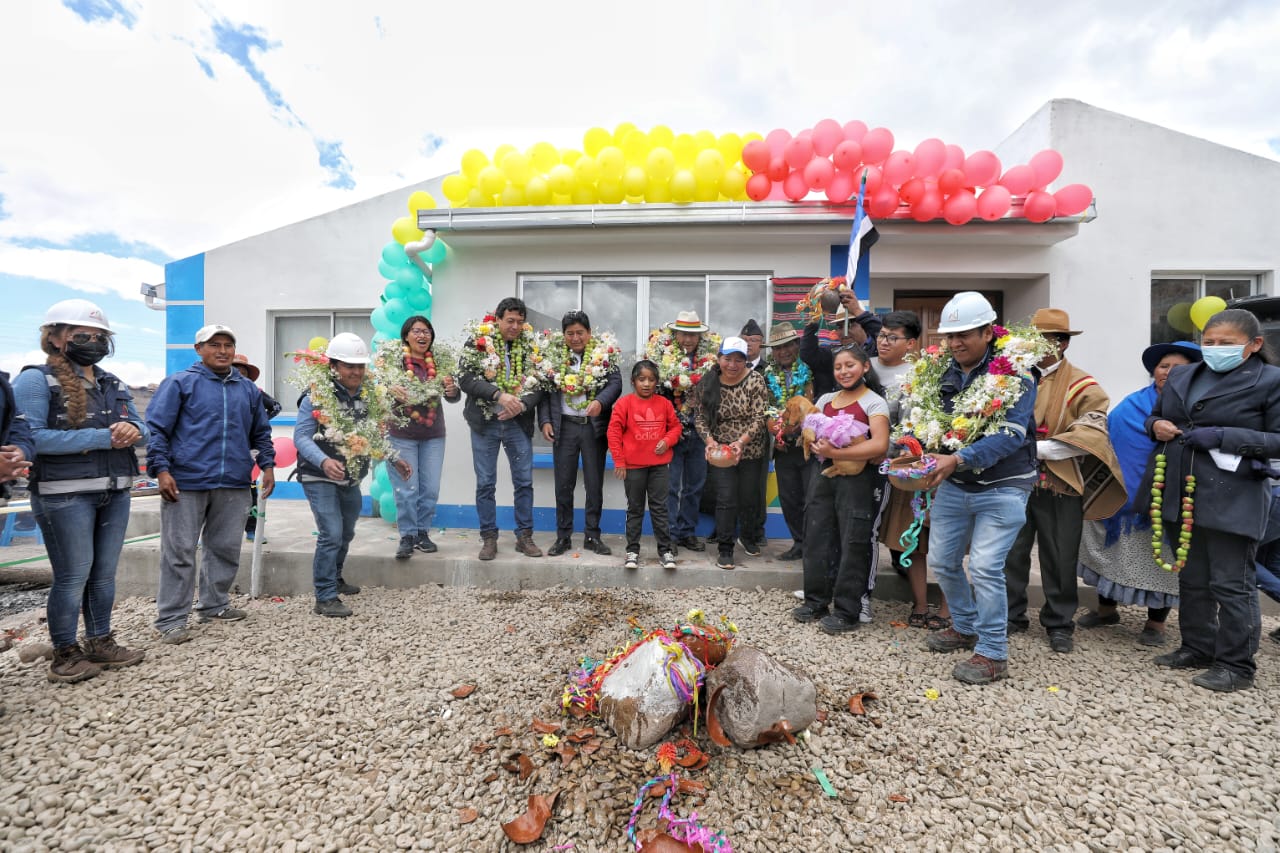 Pobladores del municipio orureño de Huari se benefician con electricidad, gas domiciliario y viviendas 