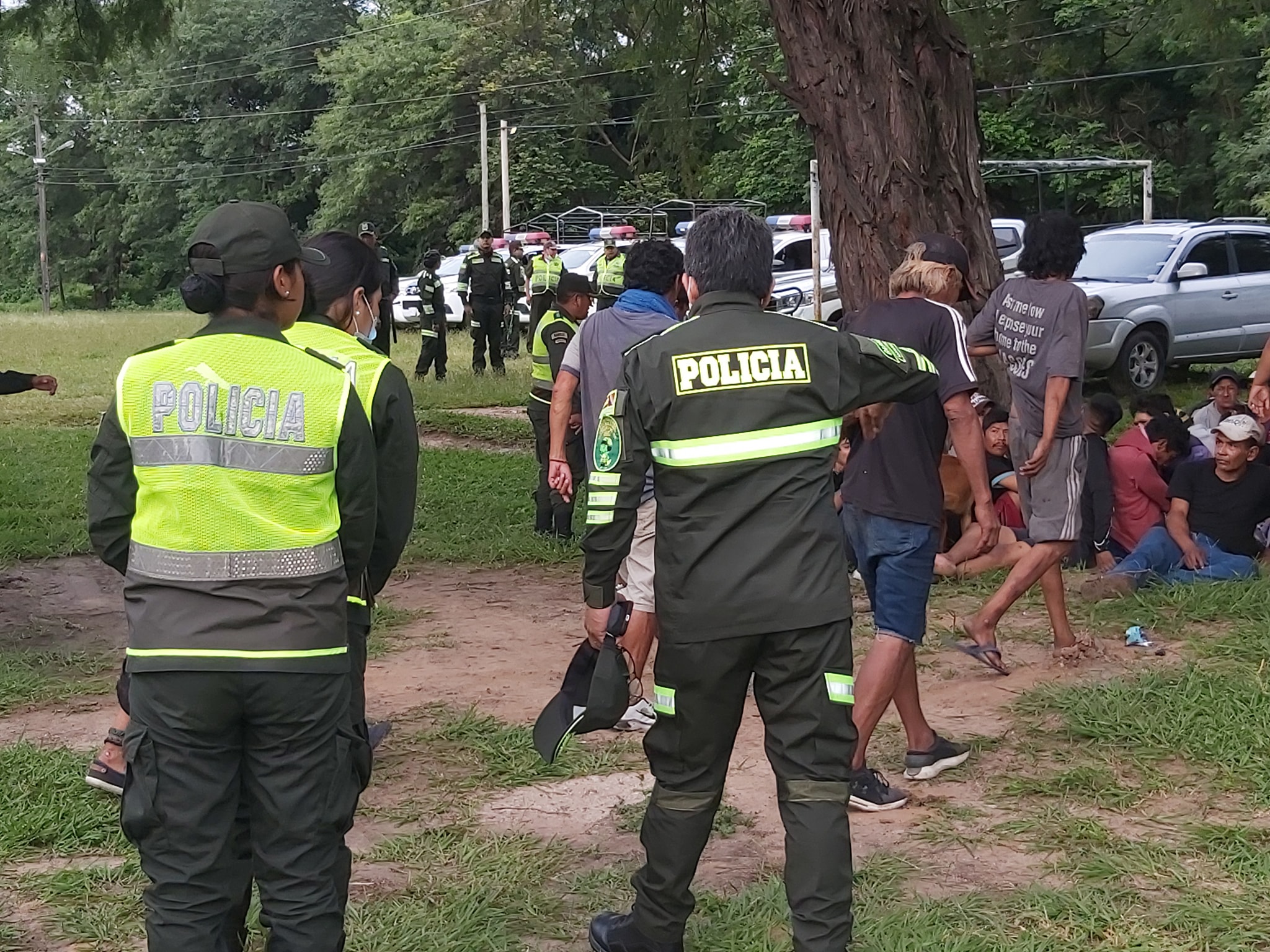 Policía arresta a más de 60 personas con armas contundentes y blancas en el Cordón Ecológico de Santa Cruz