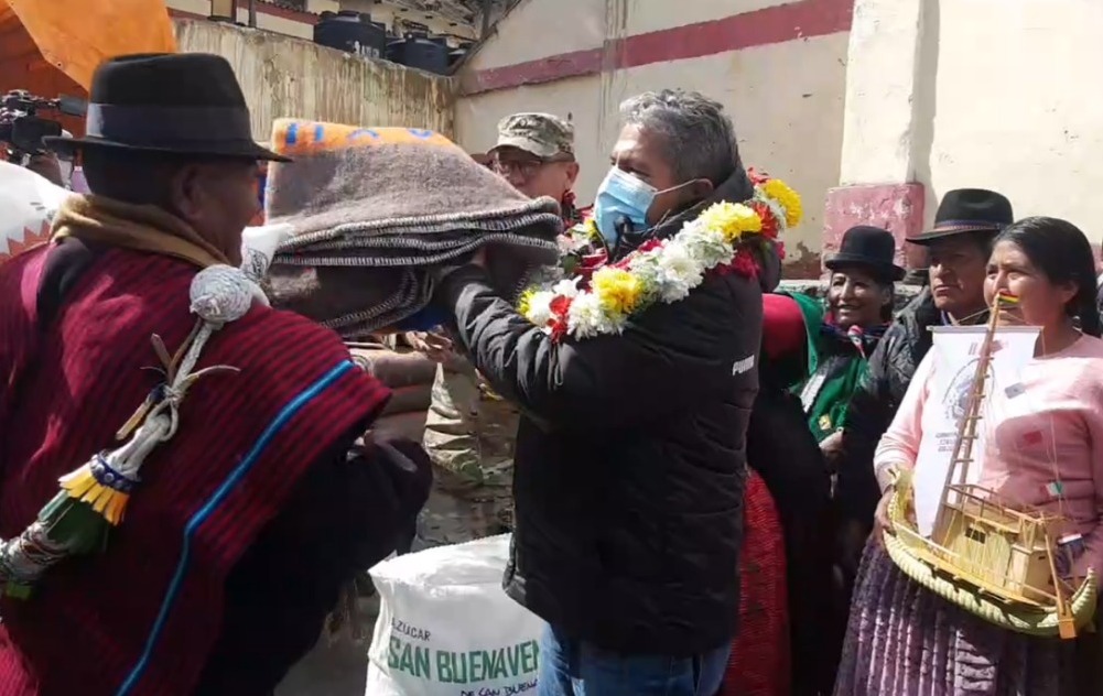 Gobierno entrega 14,16 toneladas de ayuda humanitaria a 471 familias damnificadas en La Paz