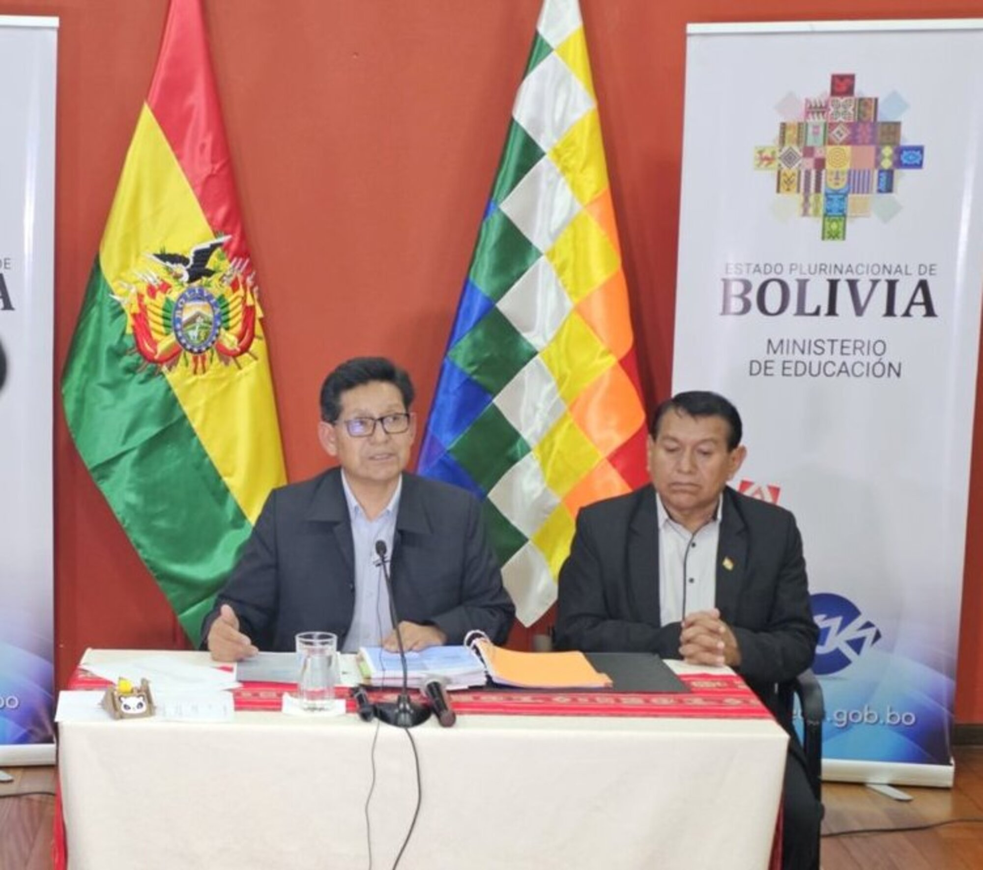 Educación convoca al diálogo a maestros urbanos y exige acudan con propuestas