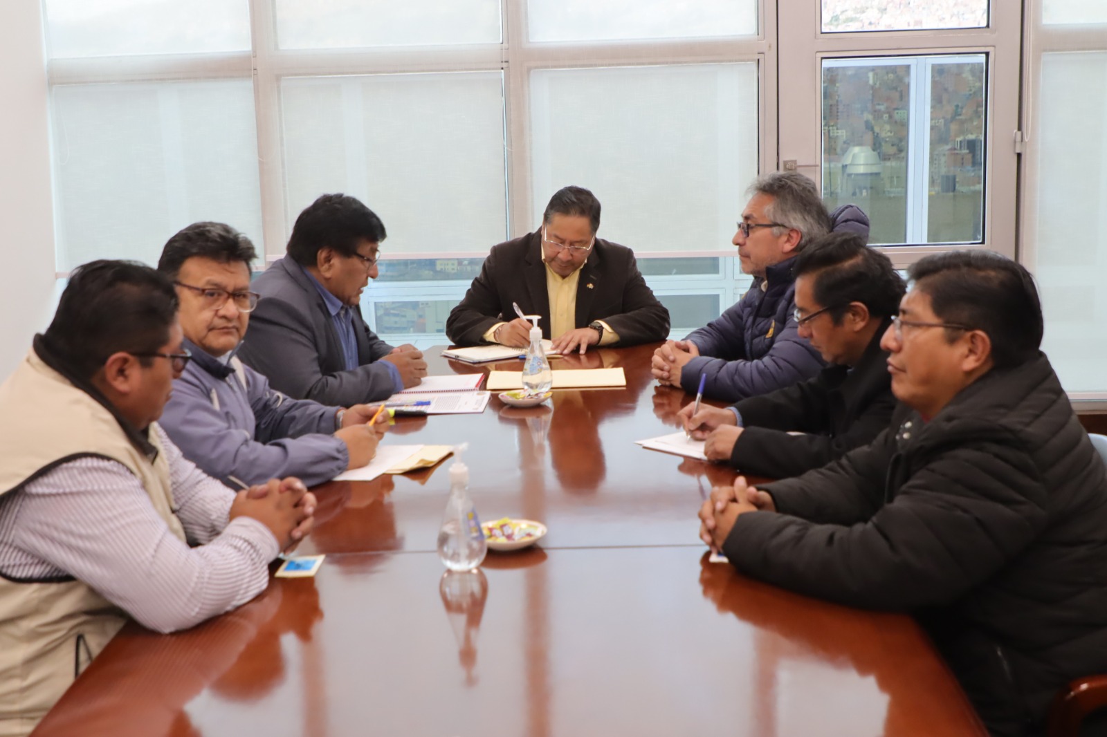 Presidente se reunió con los choferes y escuchó propuestas para mejorar el transporte público