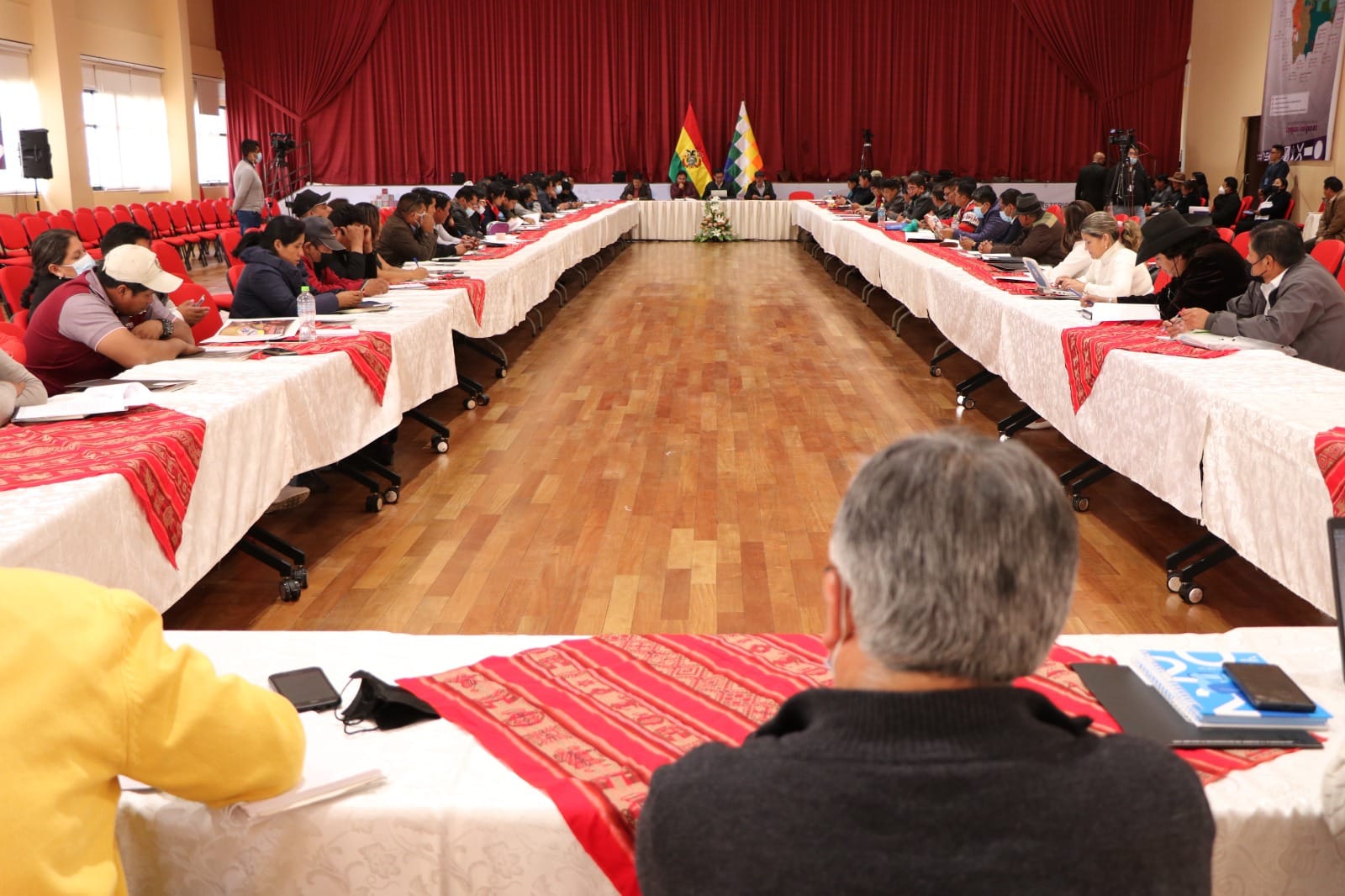 Educación revisa contrapropuesta de maestros urbanos y dará respuesta este martes