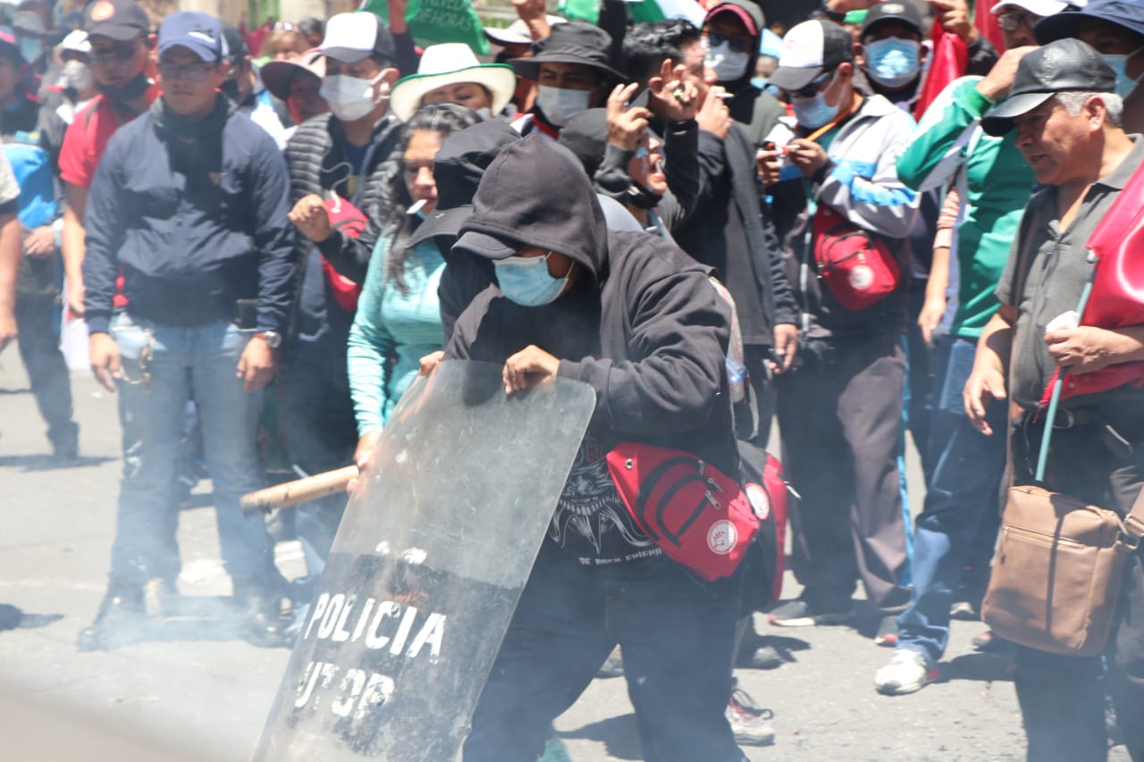 Analista califica de política la movilización de maestros con peticiones “infladas y maximalistas”