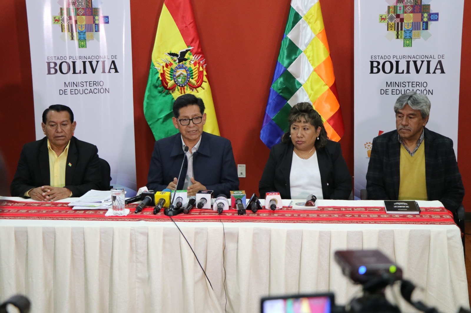 Gobierno llama a maestros a no vulnerar derechos con paro, advierte con descuentos y convoca al diálogo