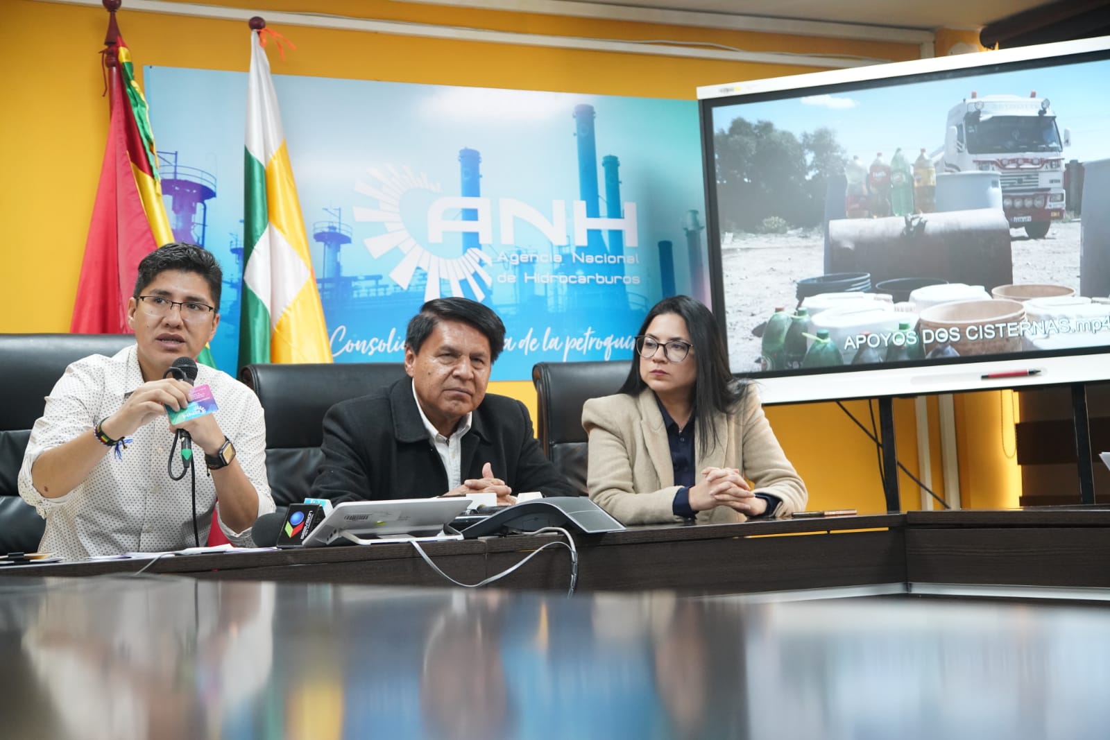 ANH y Asosur acuerdan trabajo conjunto para evitar contrabando de combustibles