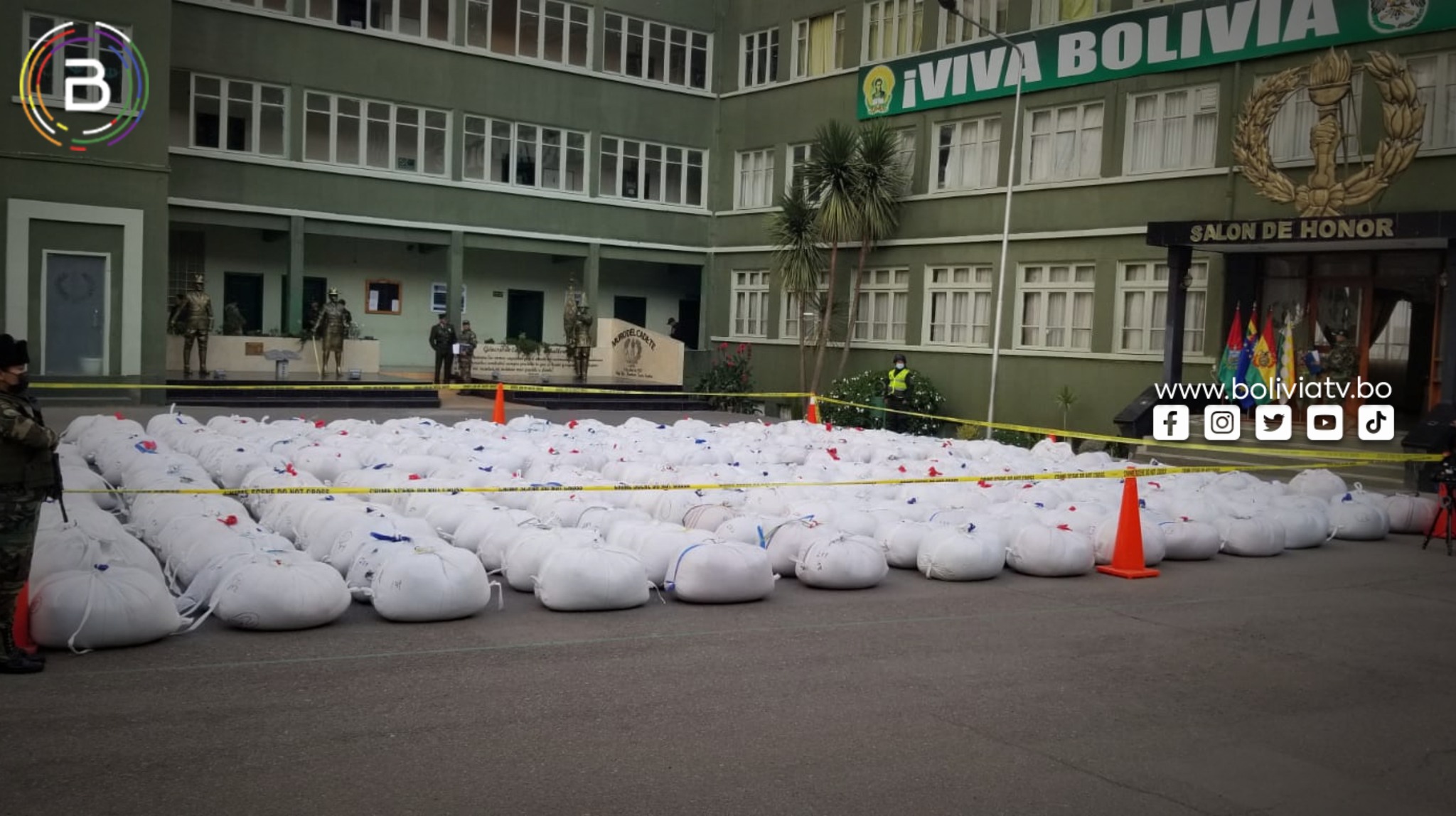 FELCN incauta 15.000 libras de coca prensada en la vía La Paz-Oruro