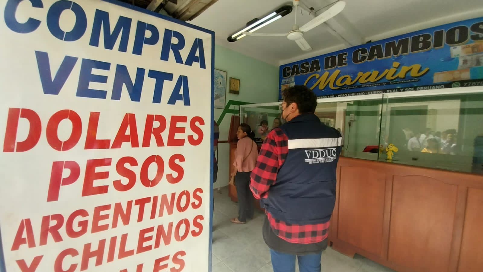 Por los delitos de agio y especulación del dólar en Tarija, la Felcc arresta a tres personas