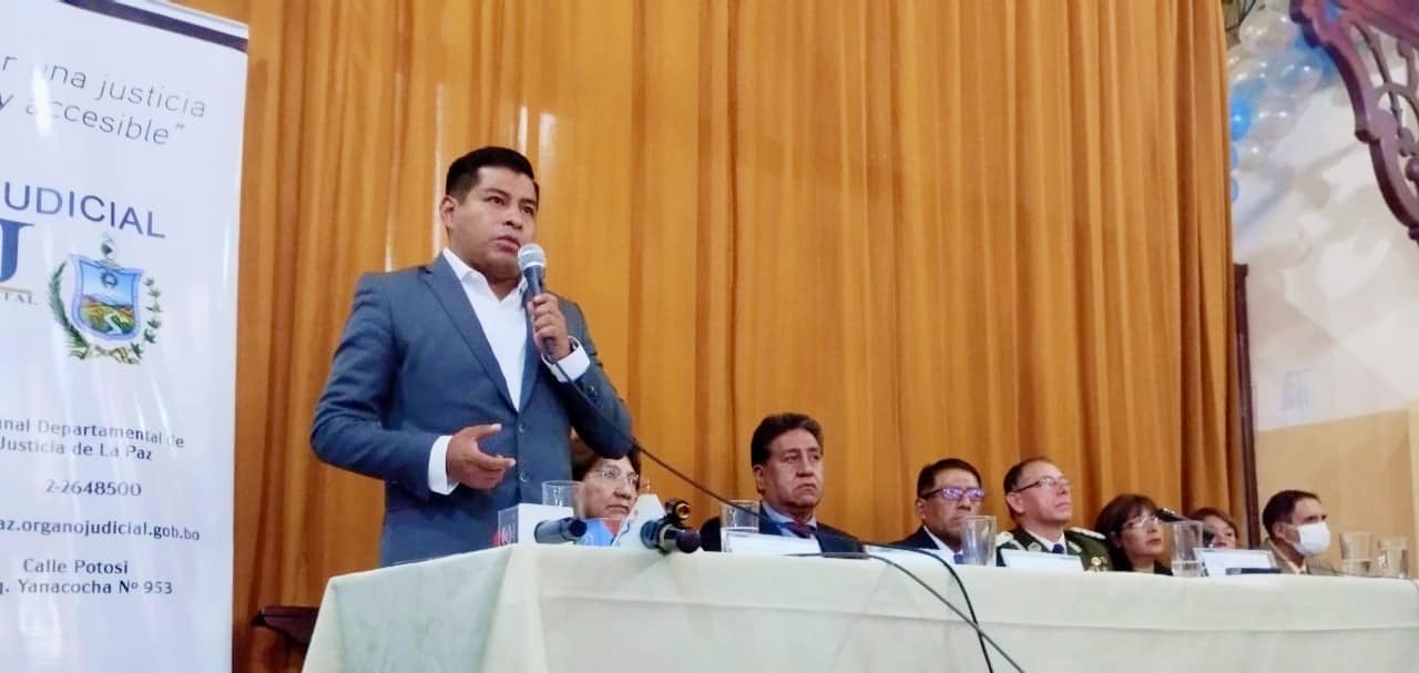El director departamental de Régimen Penitenciario de La Paz renuncia a su cargo y afirma que ejercerá la abogacía 