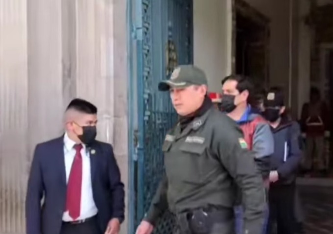 Realizan inspección ocular en Palacio Quemado por internación de material para represión en 2019 desde Ecuador