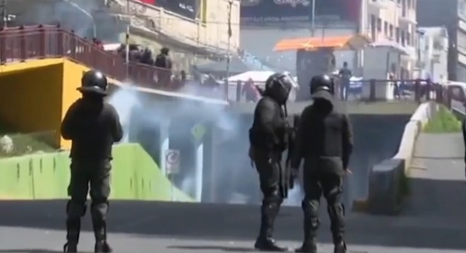 Maestros vuelven a protagonizar una marcha violenta en el centro paceño 