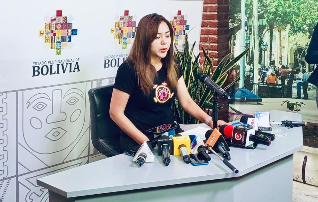 Viceministra Alcón: El Gobierno garantiza la libertad de expresión y respeta la Ley de Imprenta