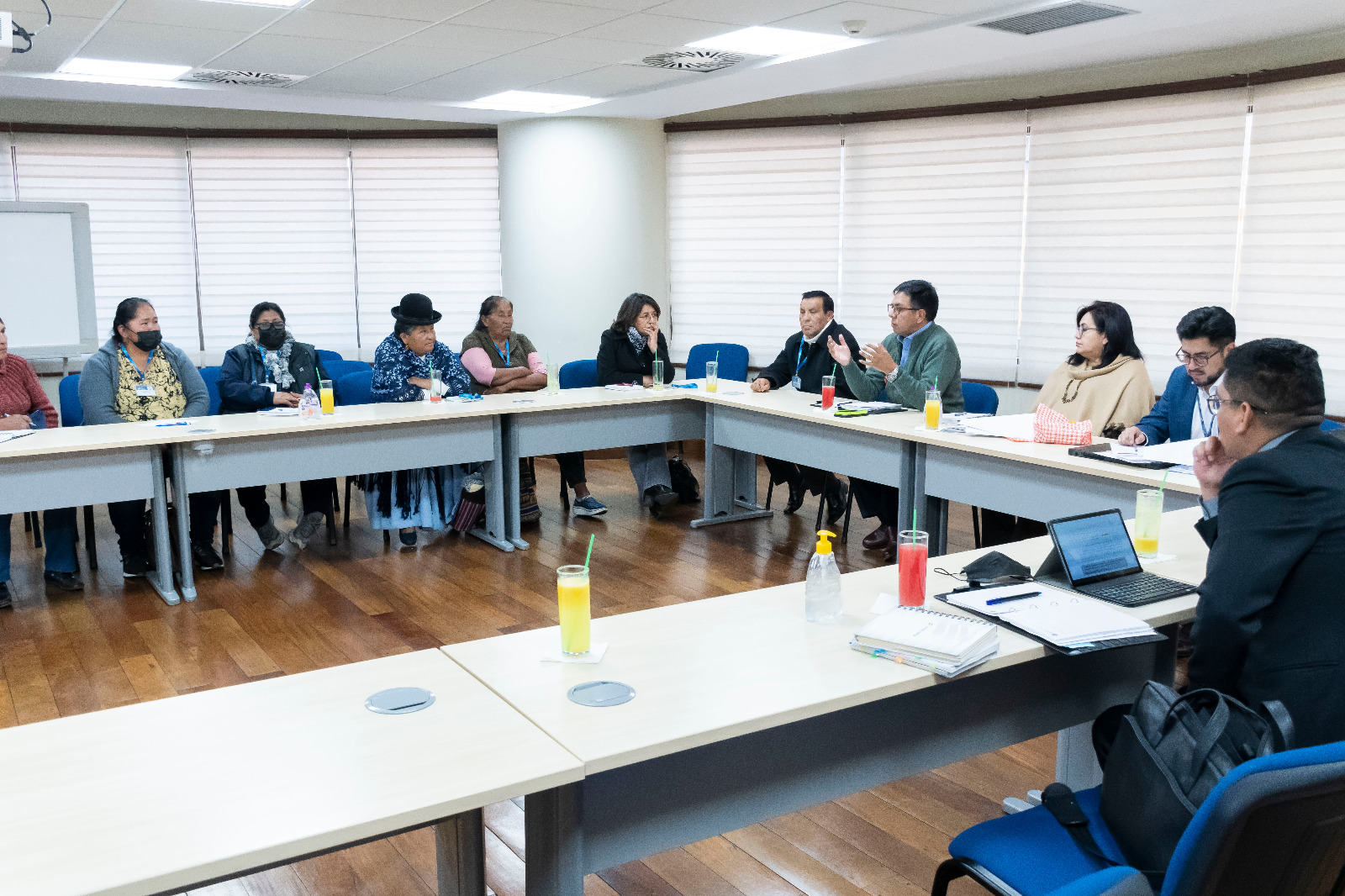 Gobierno socializa con gremiales los fondos de micro créditos para reconstruir la economía