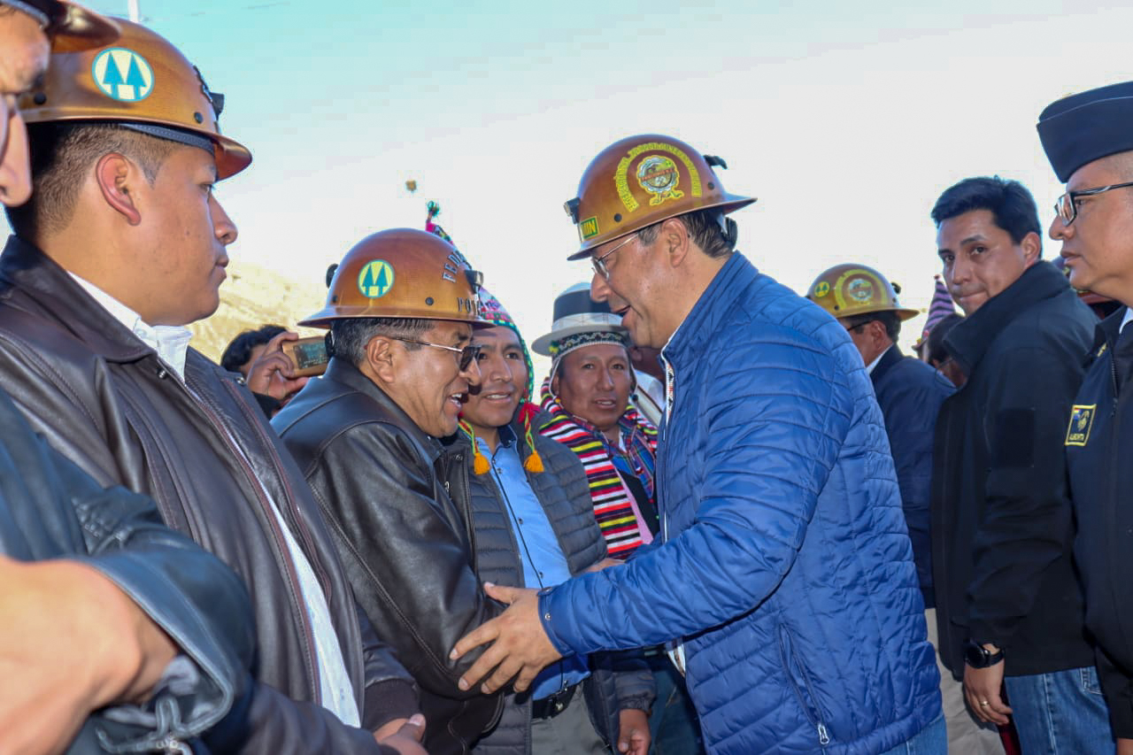 Presidente Arce pide a cooperativistas mineros su apoyo para mantener estabilidad económica