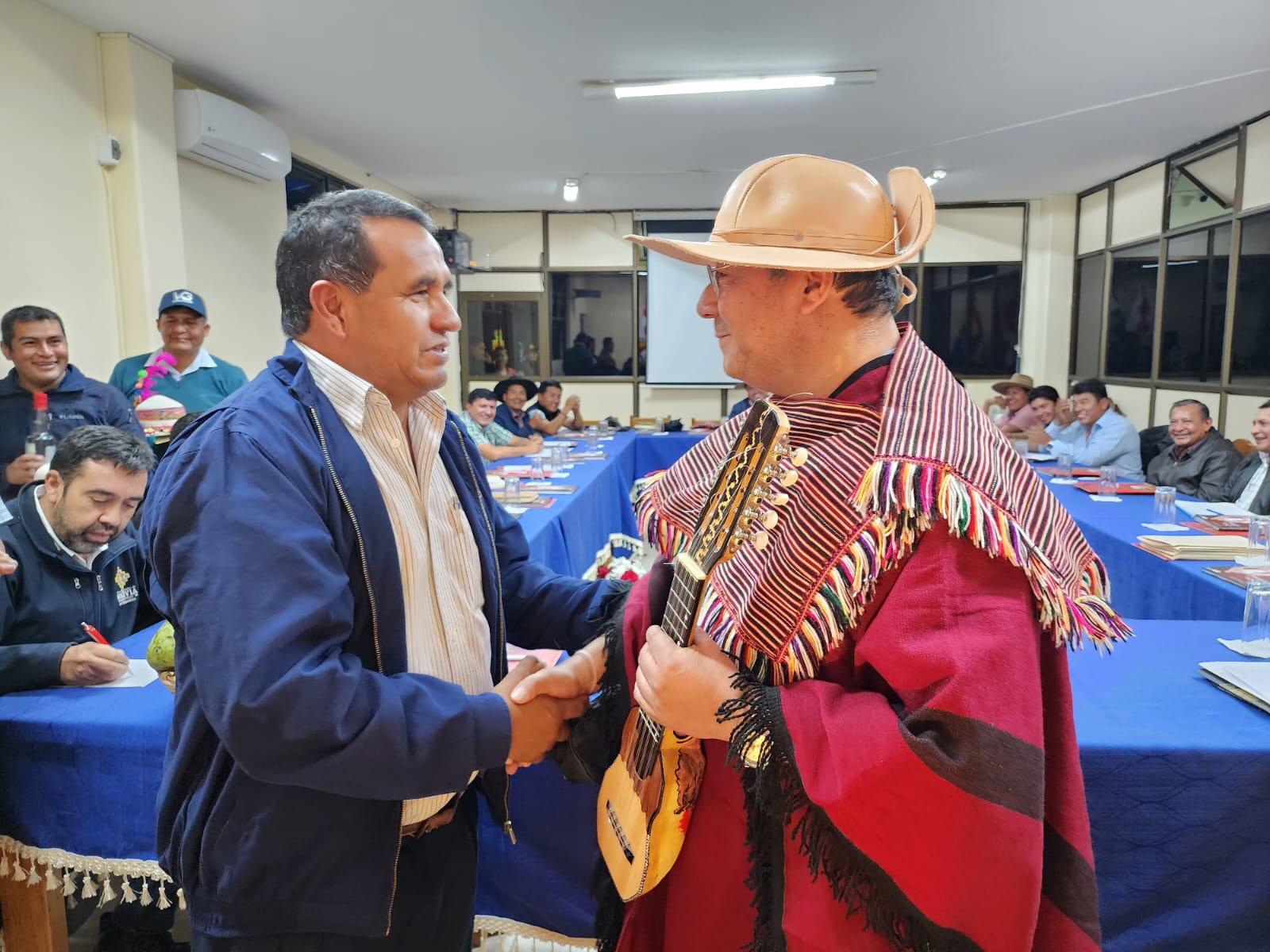 Arce se reúne con alcaldes de Chuquisaca para avanzar en la industrialización