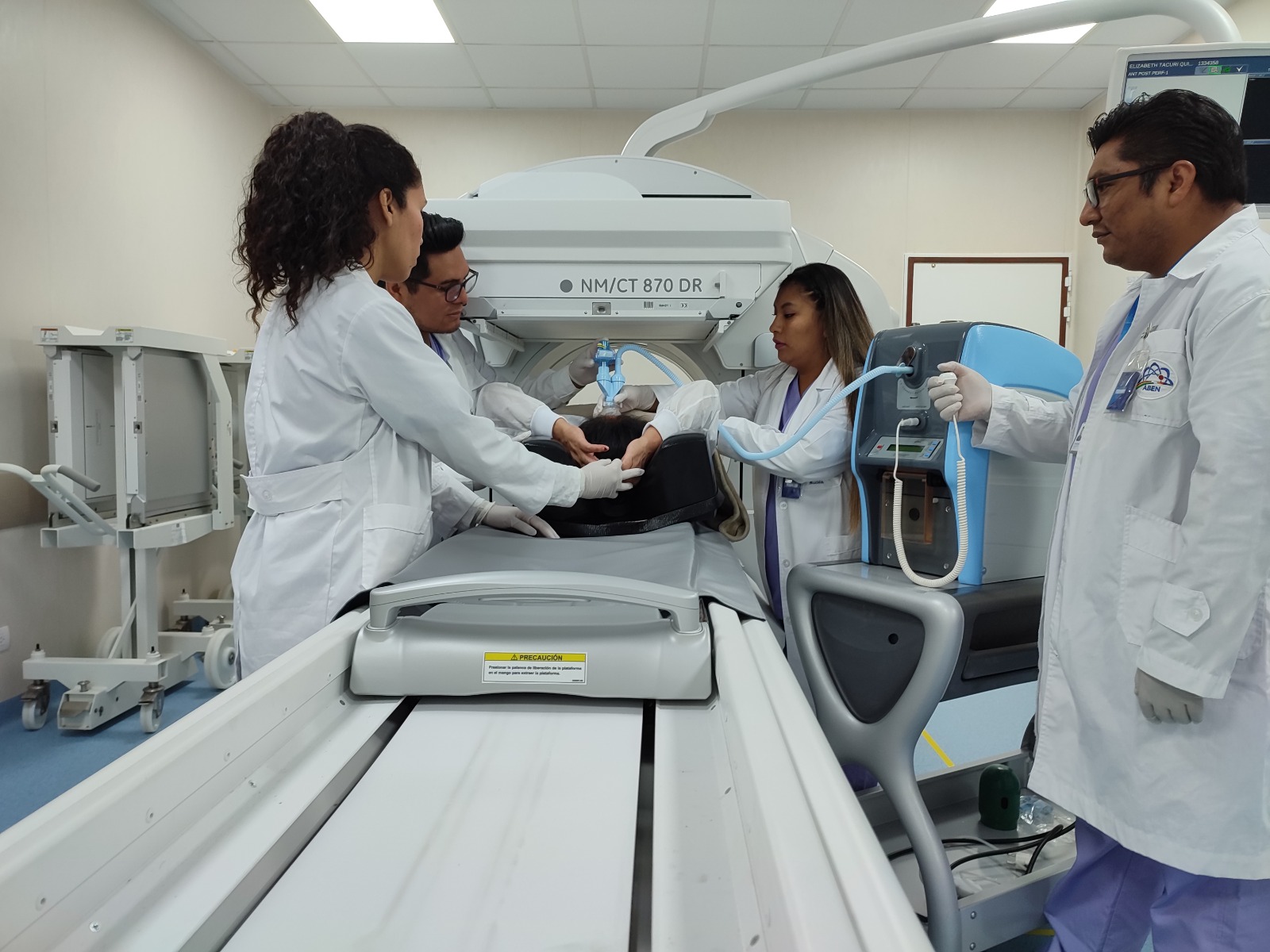 Realizan con éxito primer diagnóstico pulmonar de alta tecnología en el Centro de Medicina Nuclear de Santa Cruz