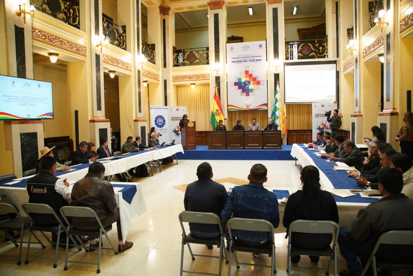 Gobierno y municipios trabajan en la construcción del primer informe del “Vivir Bien”