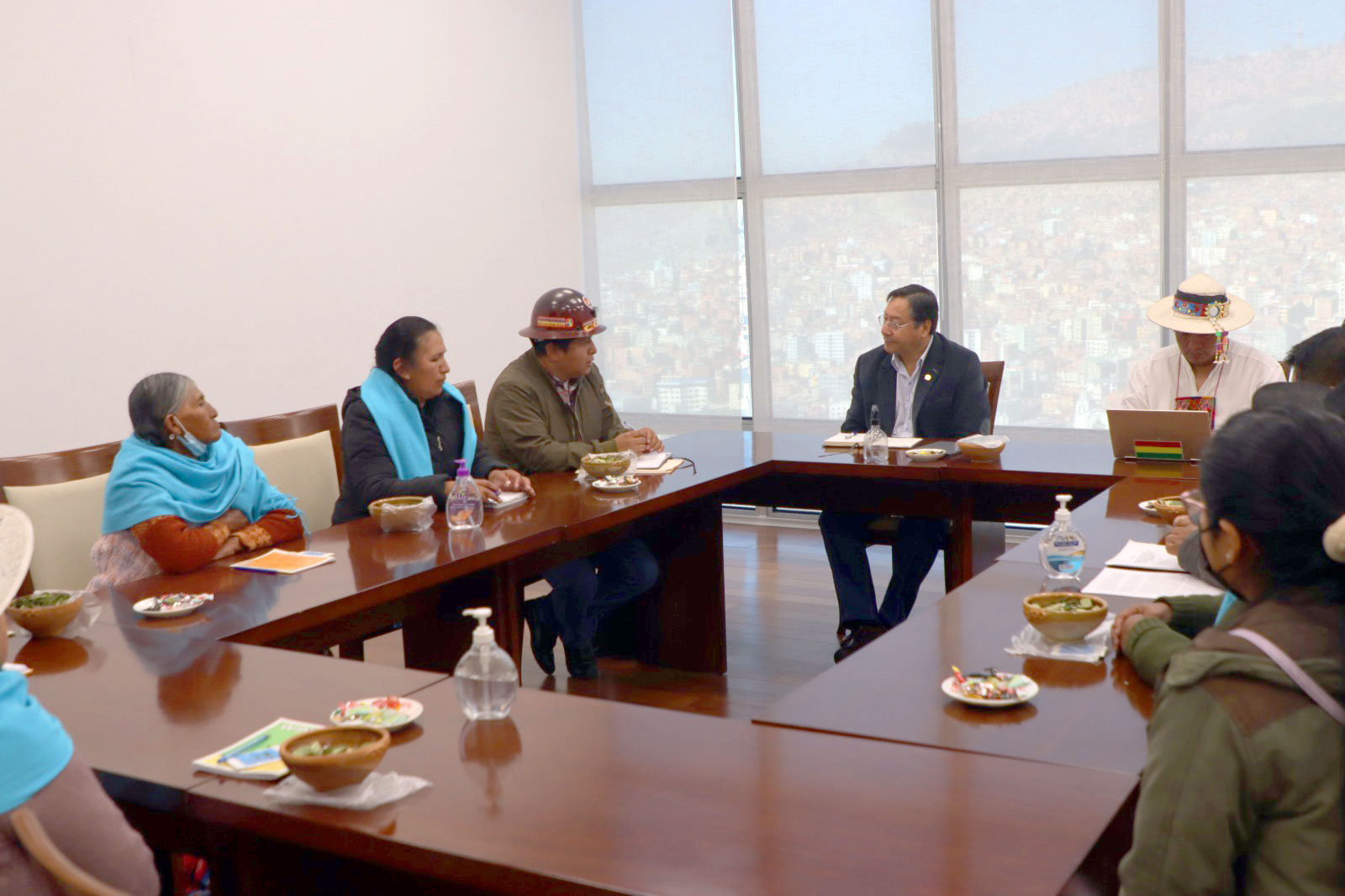 Arce recibe proyectos para fortalecer al sector de los trabajadores de empleos solidarios