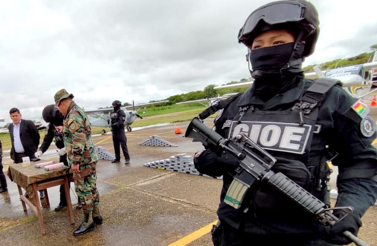 Operativos antinarcóticos incautan más de 811 kilos de droga y aprehenden a 13 personas