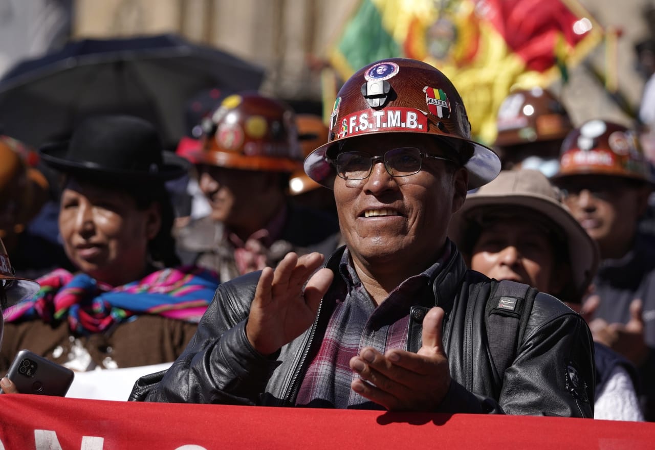 El Gobierno promulga los decretos que establecen el incremento salarial de 3% al haber básico y 5% al salario mínimo