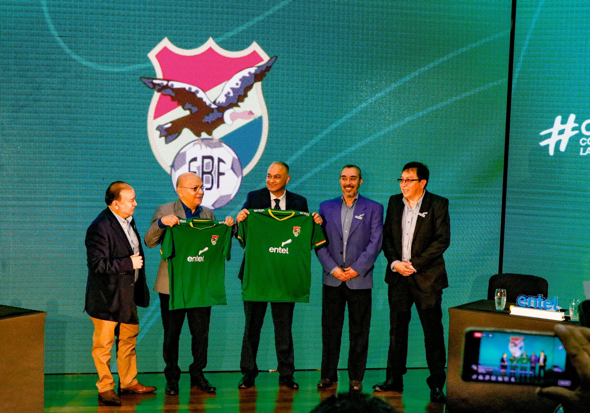Entel es el patrocinador oficial de las selecciones bolivianas de fútbol