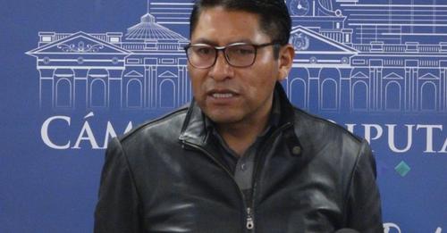 Diputado Angulo renuncia a su curul por motivos “estrictamente personales”