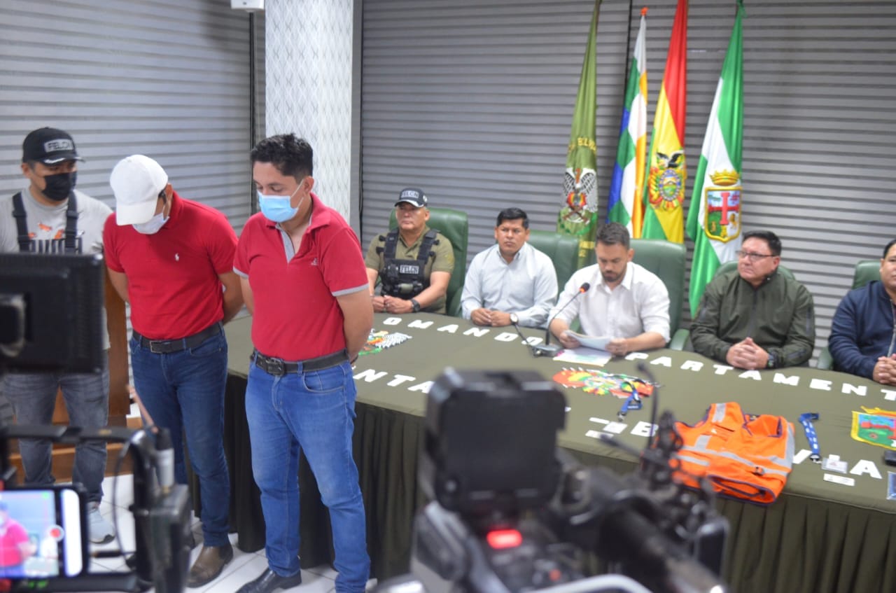 Aprehenden a dos personas y disponen relevo de policías de Viru Viru por droga incautada en España