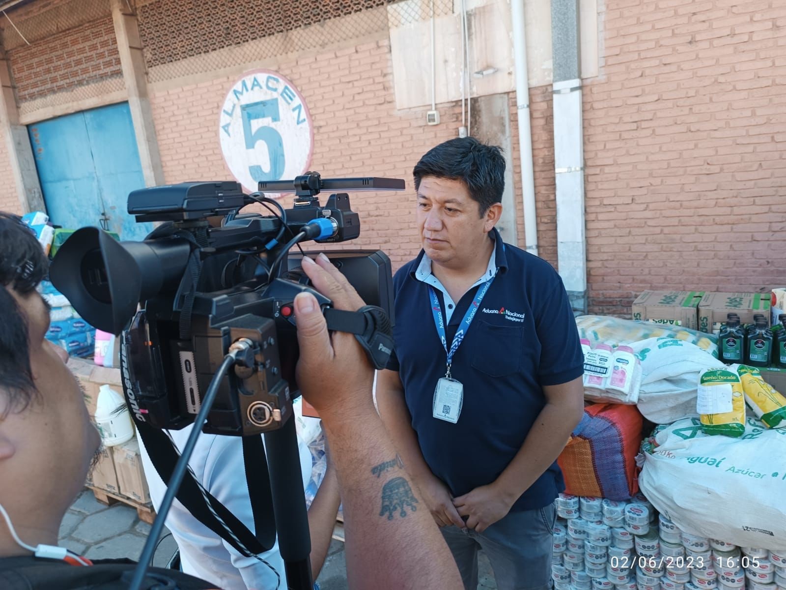 Santa Cruz: Aduana se querella contra conductor de un bus por emboscada en un operativo