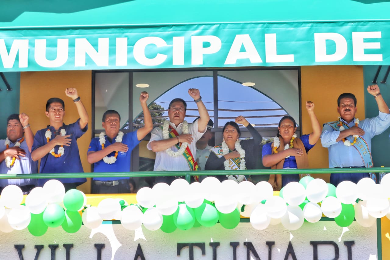 Presidente anuncia estudios de dos tramos de la doble vía El Sillar, construcción de centros de salud y escuelas en Villa Tunari