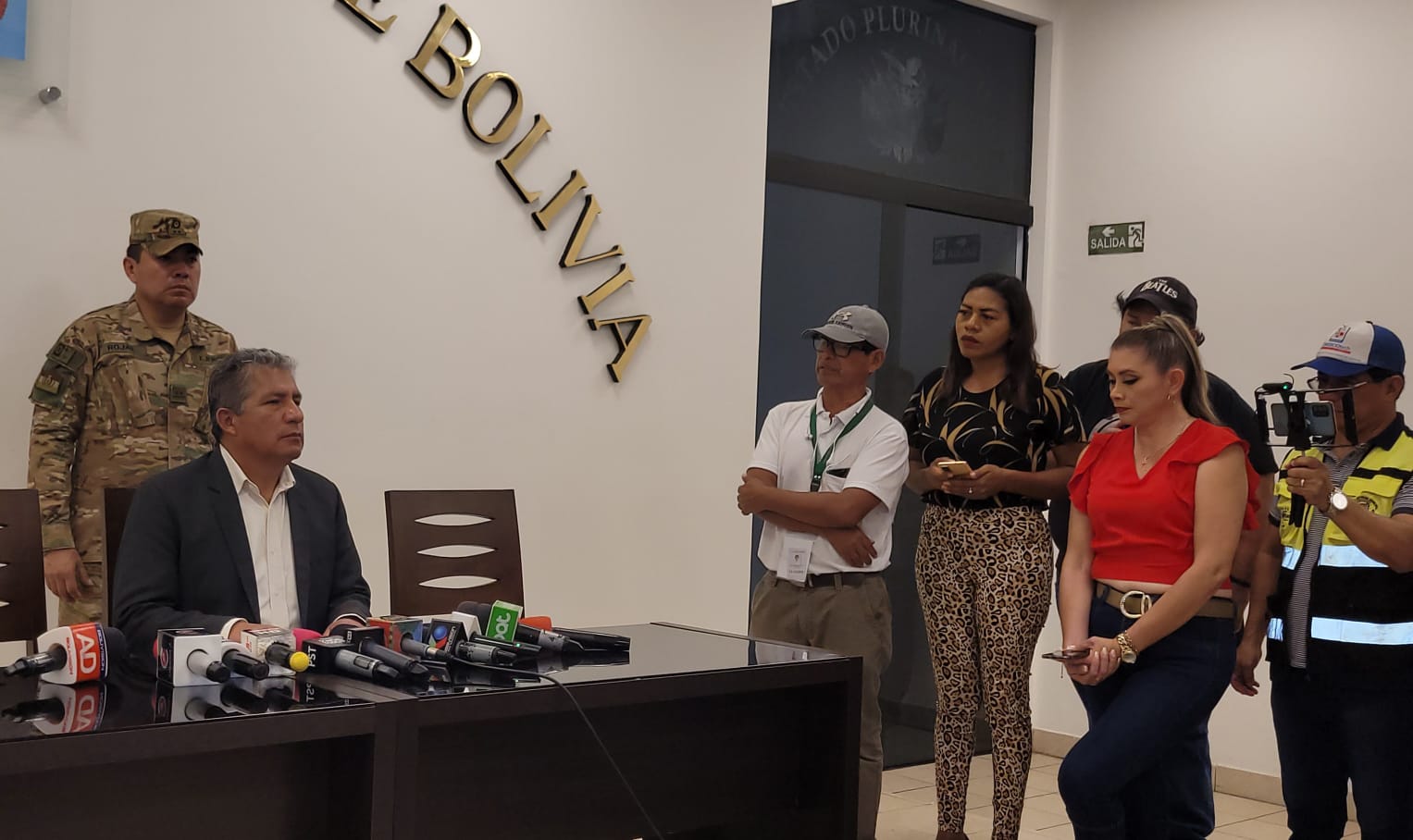 Novillo asegura que grupo de militares venezolanos llegó a Bolivia con fines académicos 