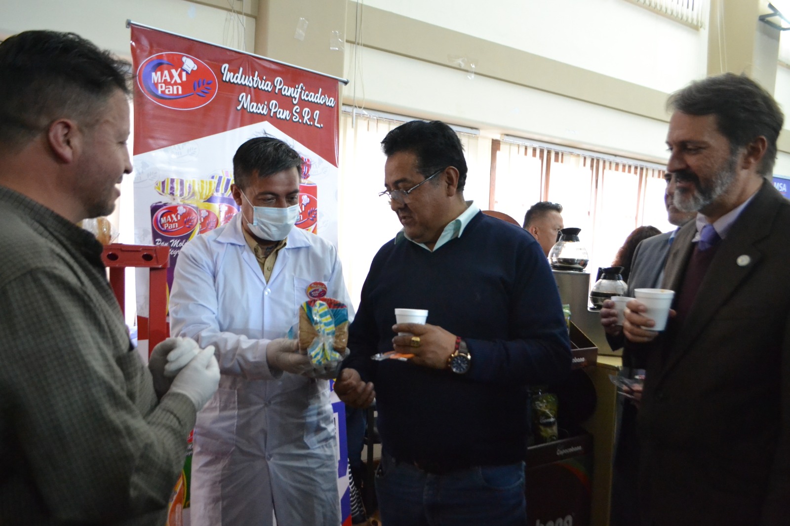 El ministro Remmy Gonzáles, junto al representante de IICA y de la FAO. Foto: MDRyT.