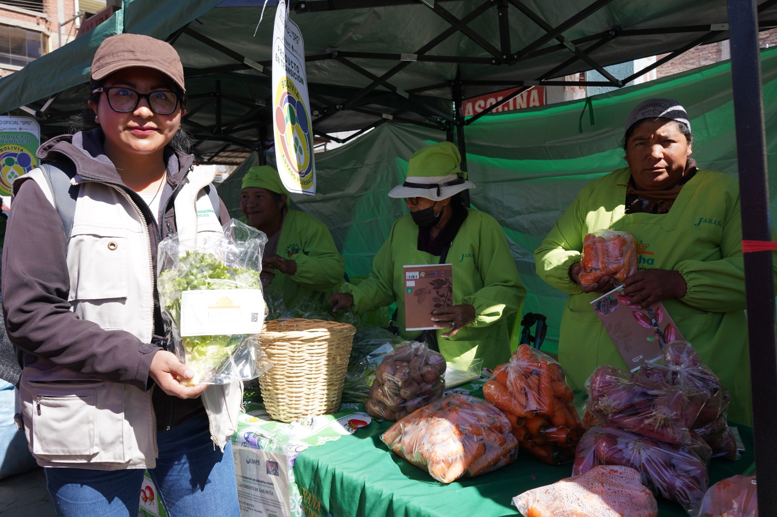 La feria desarrollada en Oruro. Foto: MDRyT.