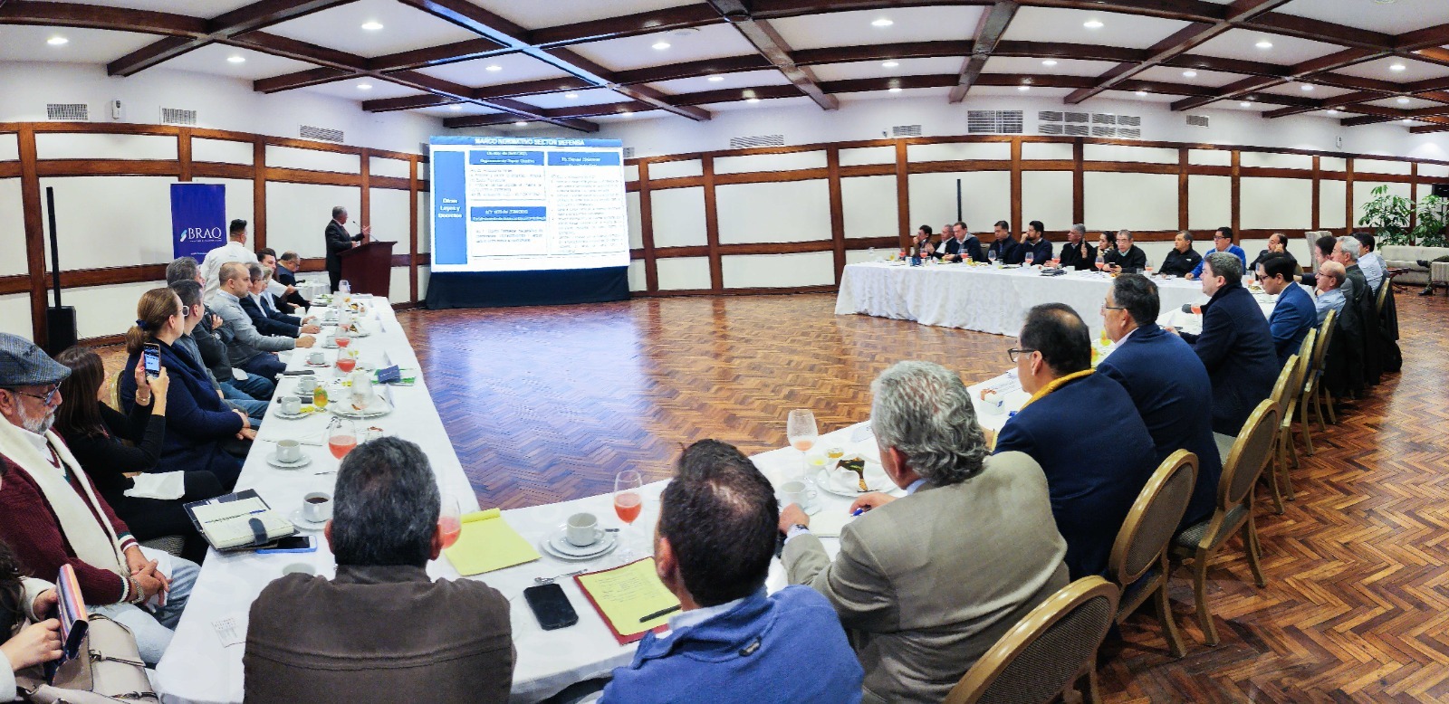 Gobierno y sectores productivo-empresariales acuerdan lucha conjunta contra el contrabando 