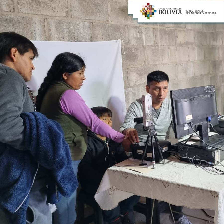 Cancillería y Segip inician acciones para actualizar datos y cédulas de identidad de connacionales en el exterior