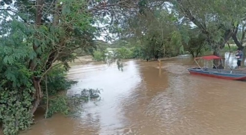 Gobierno activa plan de emergencia y envía rescatistas a municipios cruceños afectados por las inundaciones 
