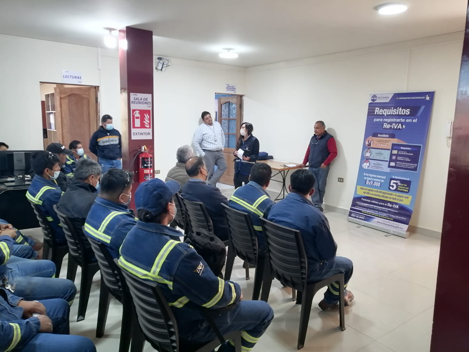 Impuestos registra en el Re-IVA a 40 trabajadores de Elfec Quillacollo
